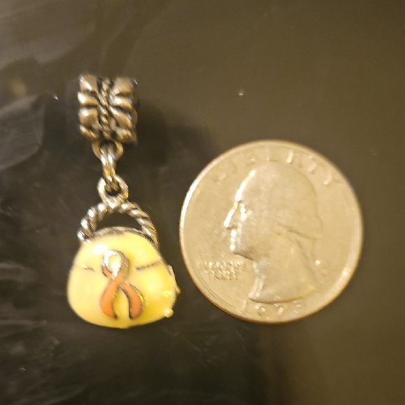 Elegant Gold Charm Pendant - Picture 4 of 4